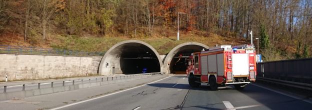 Der Löschzug Winzer am Südportal des Tunnels Pfaffenstein